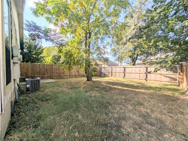 Building Photo - 2014 Redwing Way