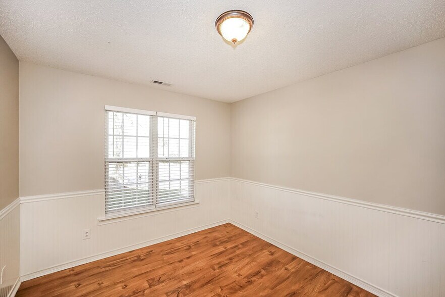 Building Photo - 1039 Sandy Point Dr SW