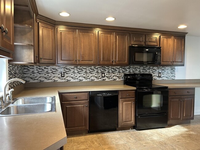 Building Photo - 349 E Fulton St