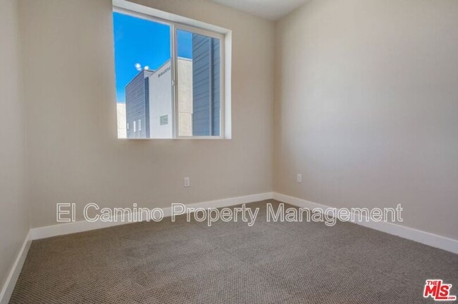 Building Photo - 835 Aloe Pl