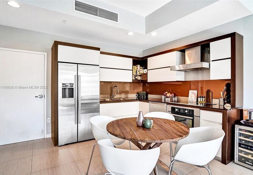 Building Photo - 2100 Park Ave