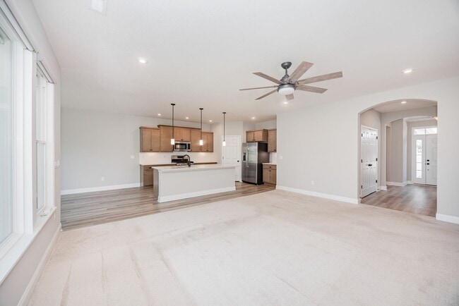 Building Photo - Beautiful 2 Bedroom, 2 Bath home + flex ro...