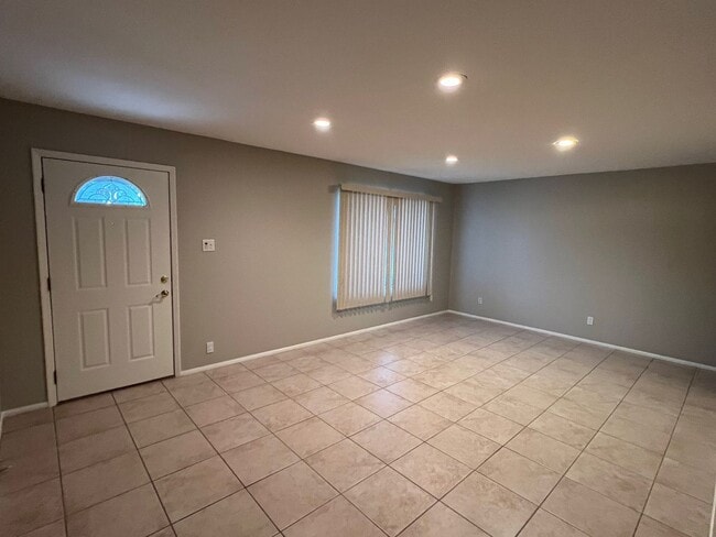 Building Photo - 3 bedroom home in Tempe