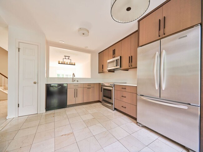 Building Photo - 1339 Templeton Pl