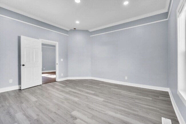 Building Photo - Cozy 2BR, 1BA Home with Spacious Yard in Downtown Anderson! Price improved to $1650/mo rent***