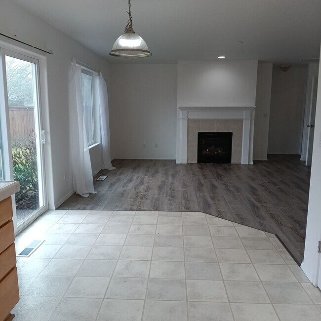 Building Photo - Beautiful Home Available In Bridal Springs Community!