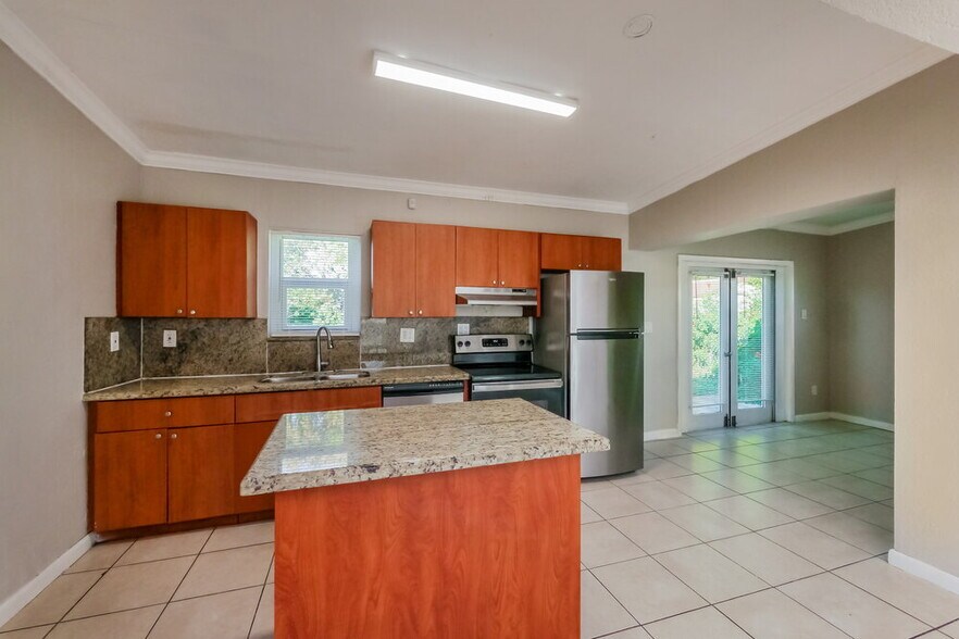 Building Photo - 259 NW 30th Ave