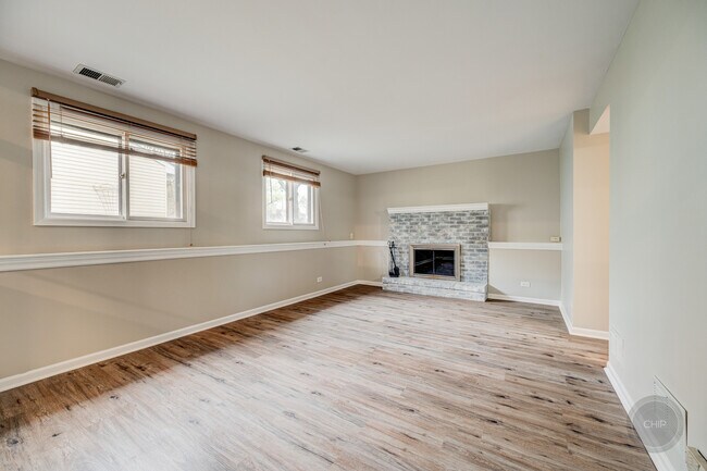 Building Photo - 4 N Birchwood Dr