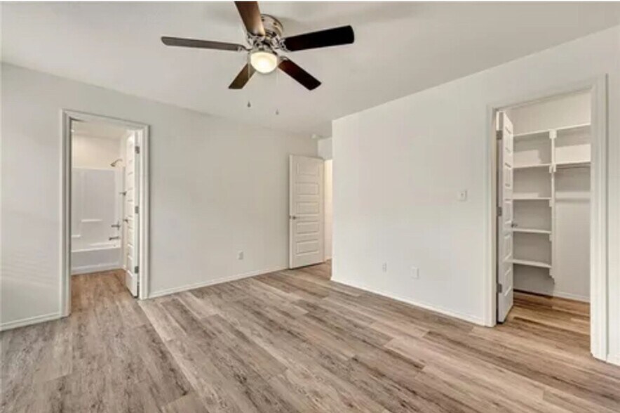 Building Photo - 914 S Benchmark Ln