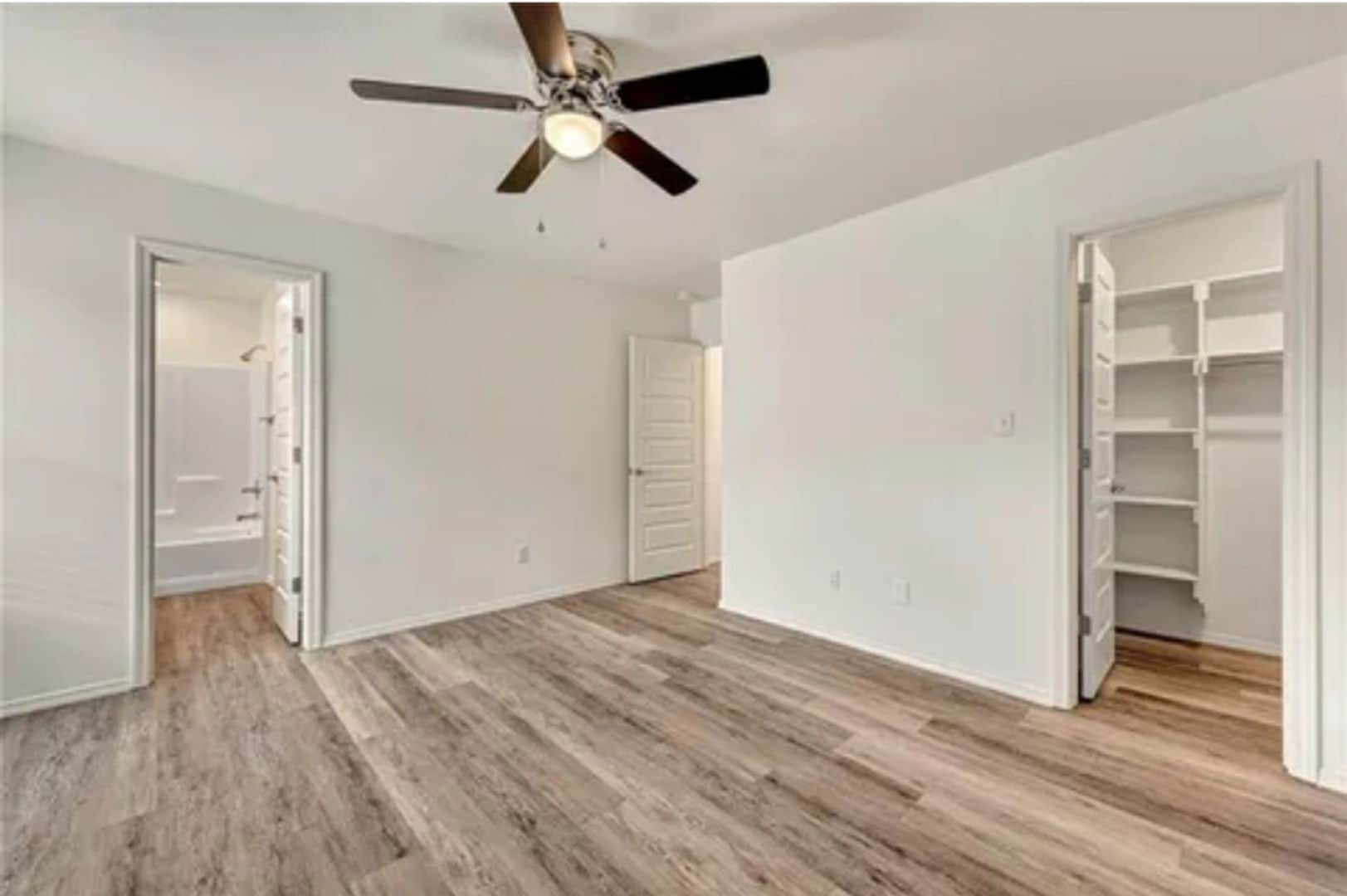 Building Photo - 926 S Benchmark Ln