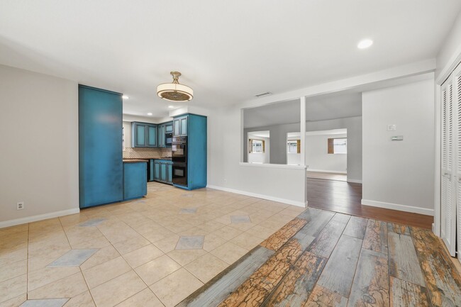 Building Photo - Spacious and Well Maintained 3 Bedroom Home in Orange