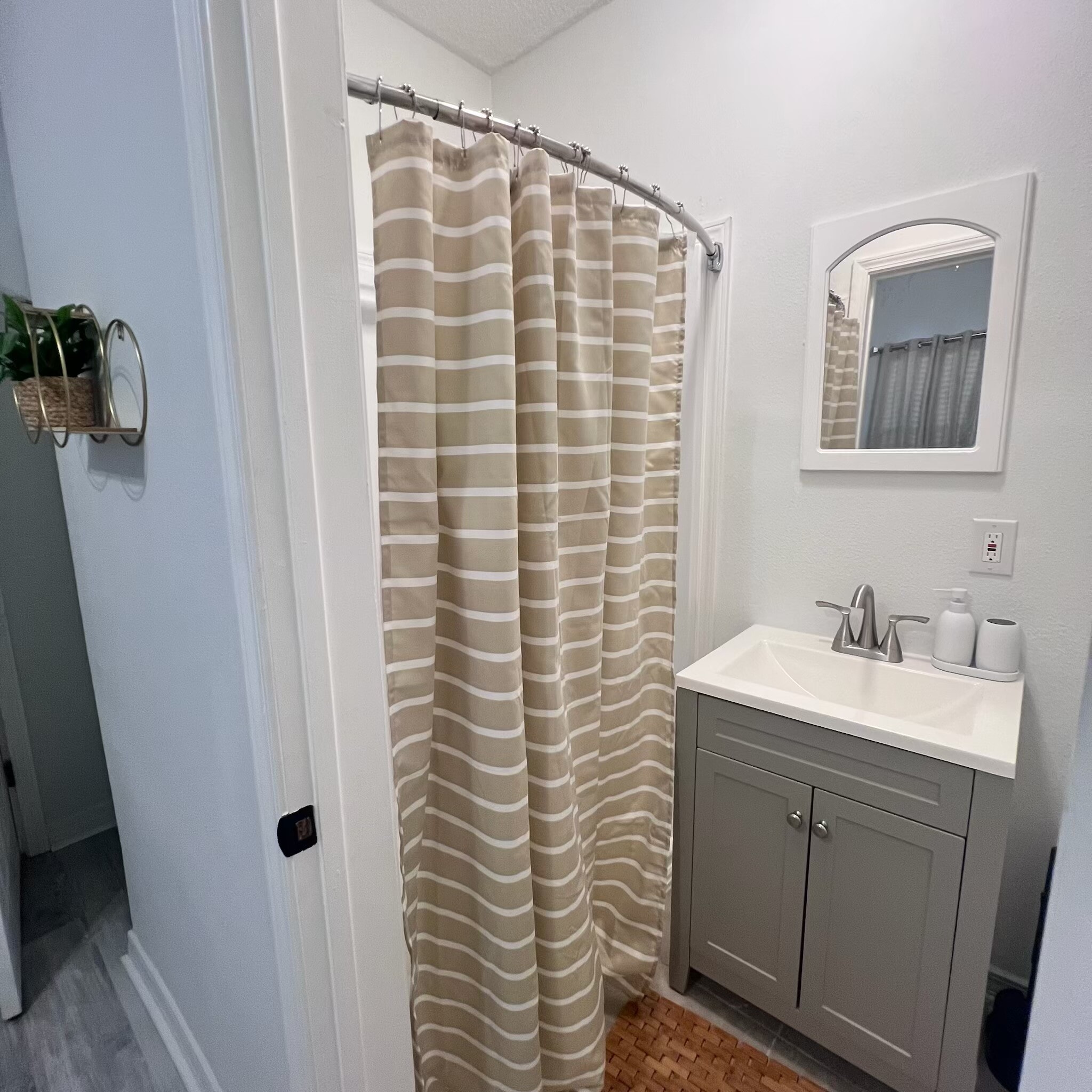 Building Photo - 4584 Tamarind Dr