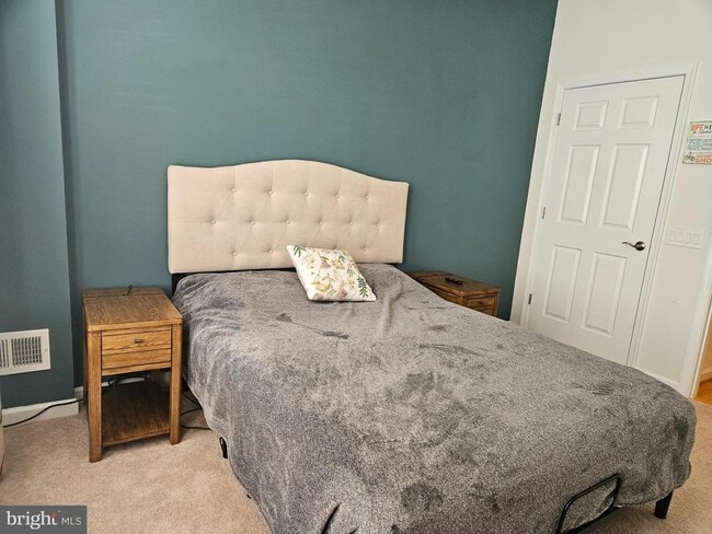 Building Photo - 18 Fenwick Dr