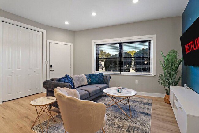 Building Photo - 5015 Main St