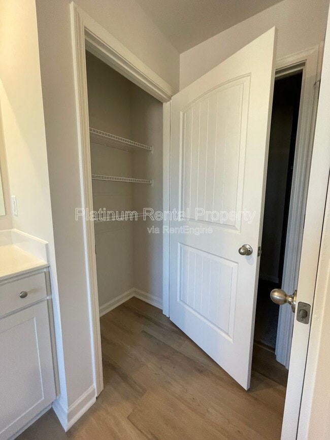 Building Photo - 56 Rustin Rdg