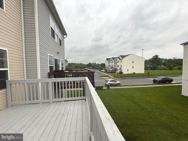 Building Photo - 15 Wayside Ct