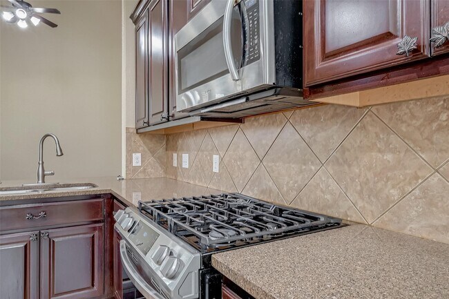 Building Photo - 21831 Mount Hunt Dr