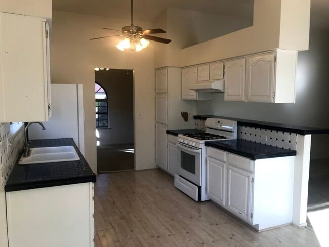 Building Photo - 3 Bedroom - 2 Bath - One Story Home