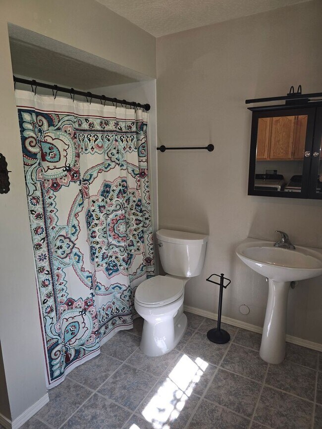 Building Photo - Beautiful home in desirable Riverside Harbor.