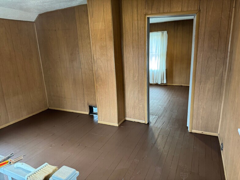 Building Photo - 1061 Raymond St