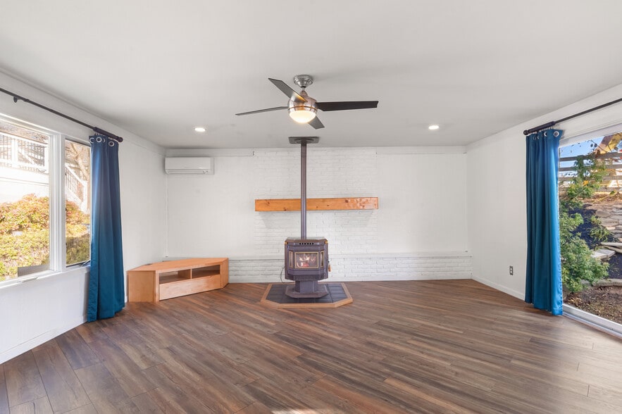 Building Photo - 2103 Laurel Brook Rd