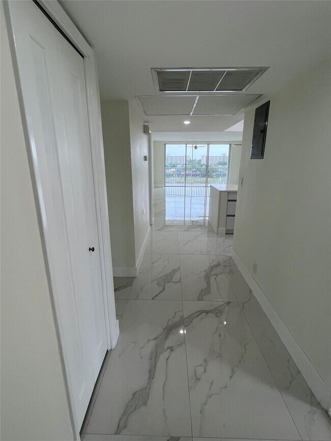 Building Photo - 3150 N Course Ln