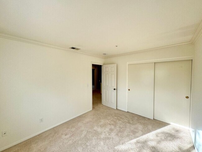 Building Photo - 2036 Courage St