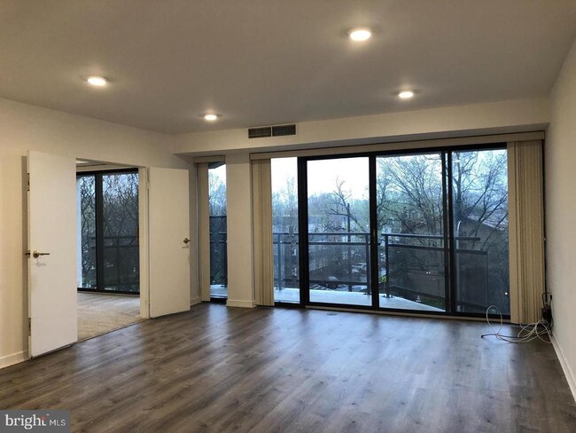 Building Photo - 1530 Key Blvd