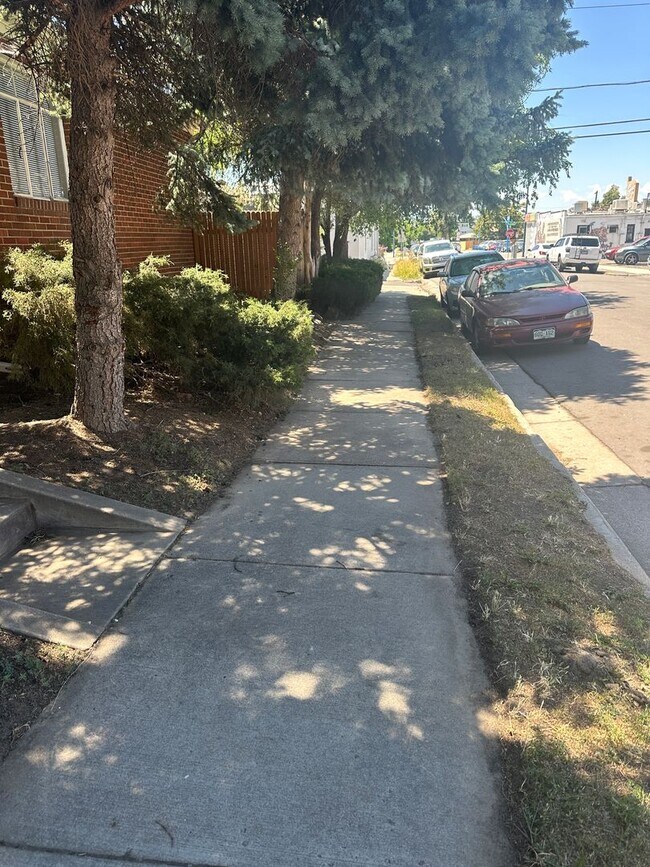 Building Photo - Fantastic 4 Bed 2 Bath 2 living rooms - Available 4/10/26