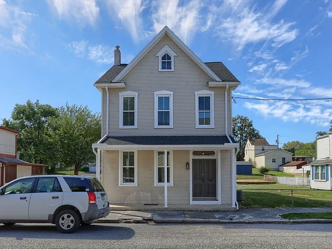 Building Photo - 3 Bedroom /2.5 Bathroom/ Listing by GMPS/ Lebanon