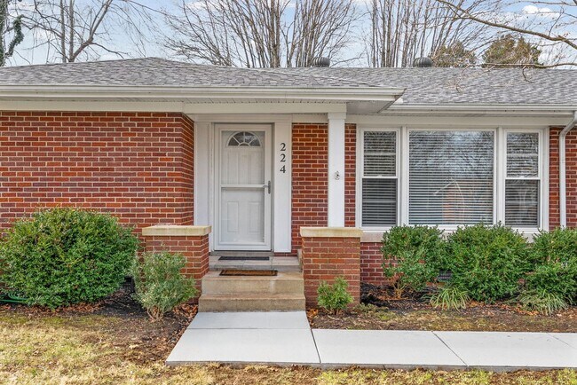 Building Photo - Renovated 3 Bedroom Pet Friendly Home For Rent!