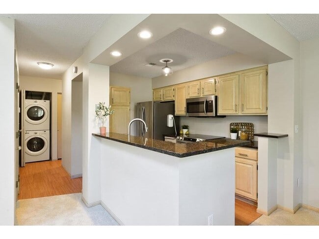 Building Photo - 1815 Terraceview Ln N