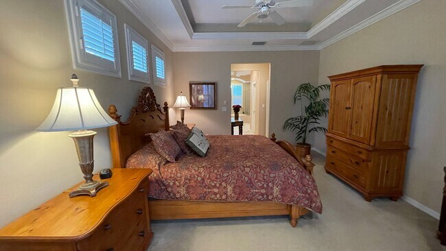 Building Photo - Furnished Annual Rental