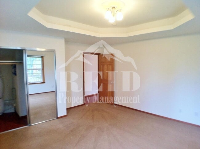 Building Photo - Charming 1 Bedroom Home with Spacious Loft/Bonus Room and Mountain Views