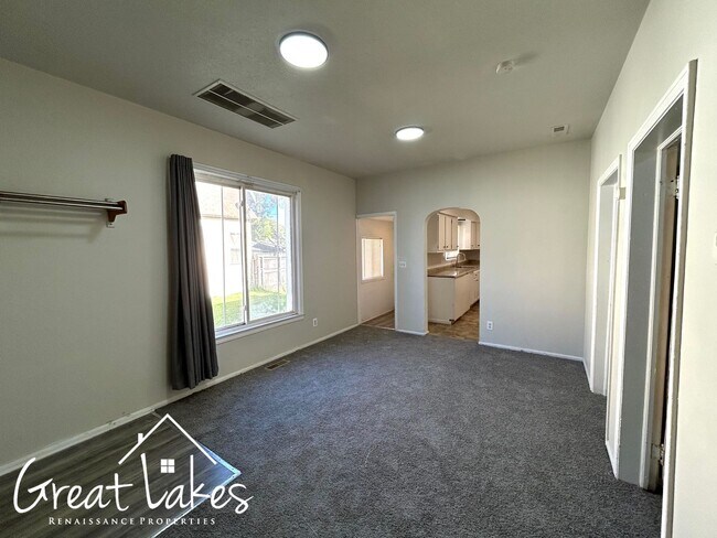 Building Photo - 5667 Anthon St