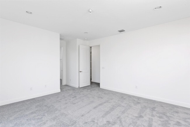 Building Photo - 6947 Pines Cir