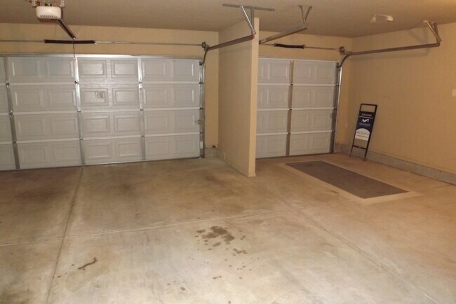 Building Photo - Newer Home built in  2014 w/storm shelter!