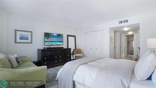 Building Photo - 3900 Galt Ocean Dr