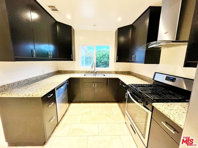 Building Photo - 14744 Magnolia Blvd