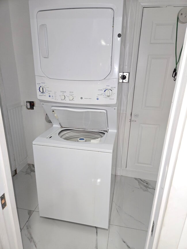 Building Photo - 1822 SW 102nd Pl