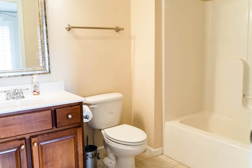 Bathroom - 1709 Cherokee Rd