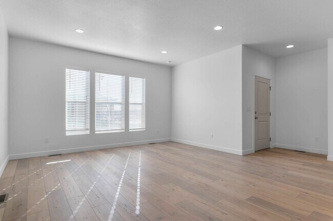 Building Photo - 1596 E 6785 N