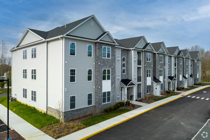 Primary Photo - Oak Tree Apartments