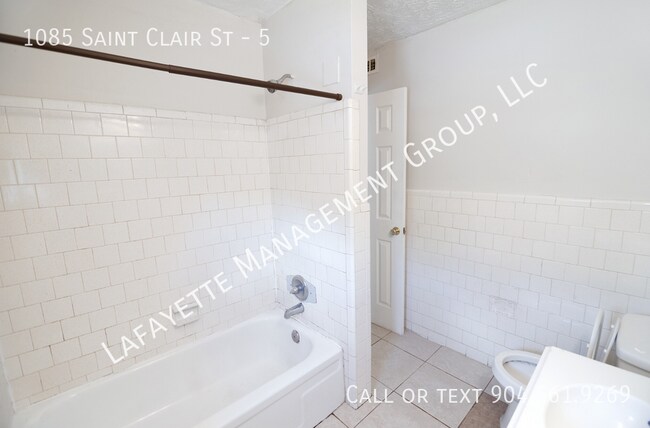 Building Photo - 1085 St Clair St