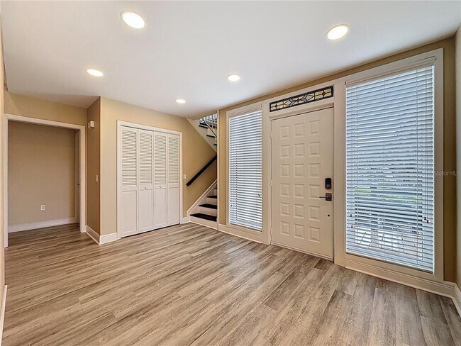 Building Photo - 6846 Lake View Dr