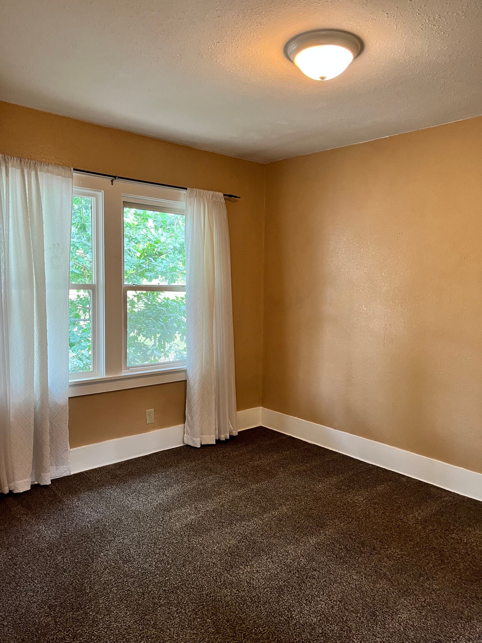 bedroom with walk thru closet - 441 16th St SE