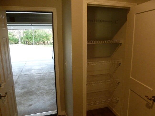 Building Photo - 1330 N Dodge St Ct