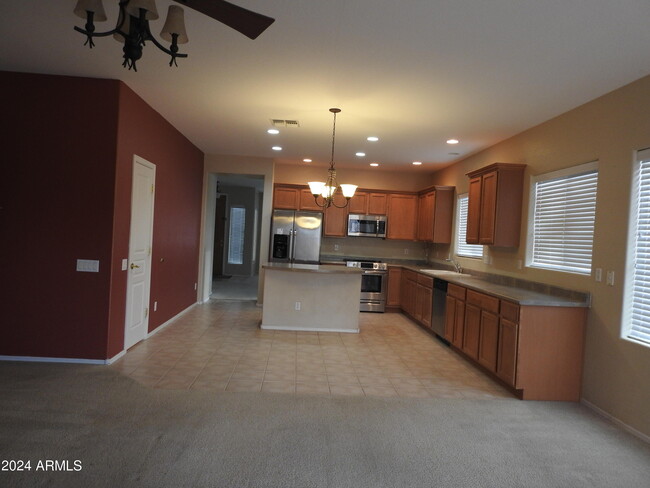 Building Photo - 884 E La Costa Pl