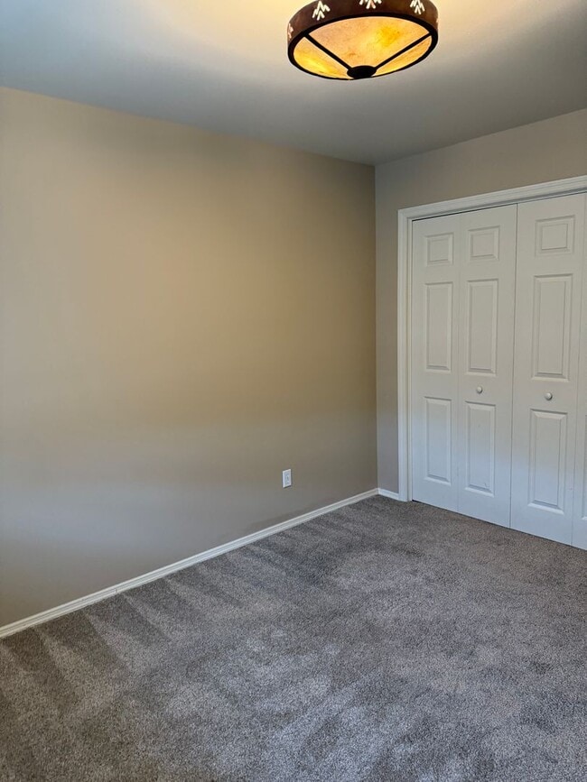 Building Photo - Single Family Home for Rent in Bozeman! Ov...