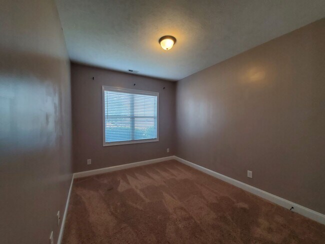 Building Photo - 2244 Lakedale Dr